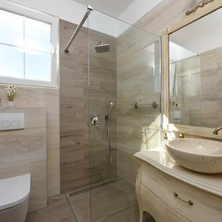 Imperia Zadarvillas 빌라 *